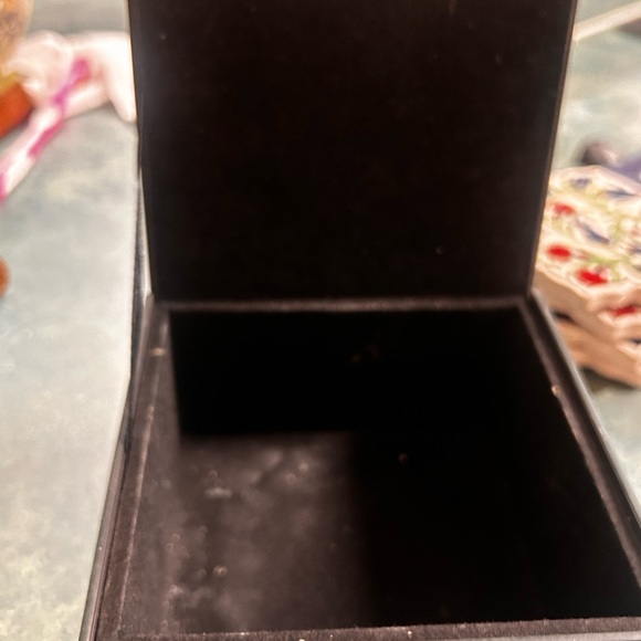 Neiman Marcus Snowflake Mirror Jewelry Box - Picture 3 of 4